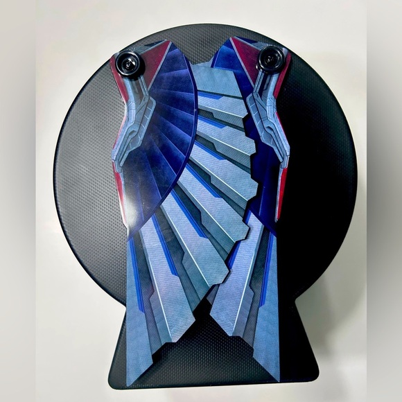 COPY - Marvel x Captain America Brave New World - Shield w/ Falcon Wings Popcor… - Picture 4 of 10